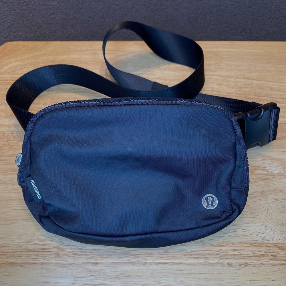 Lululemon Everywhere Belt Bag One Size 1L Black Nylon Logo LUSAX2S‎